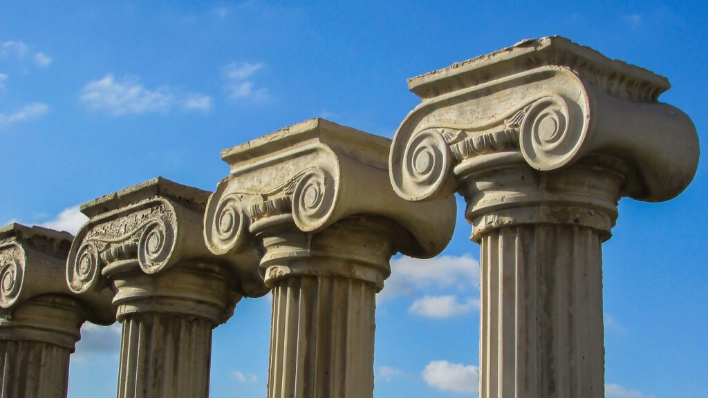 The four pillars of financial education to improve your wealth